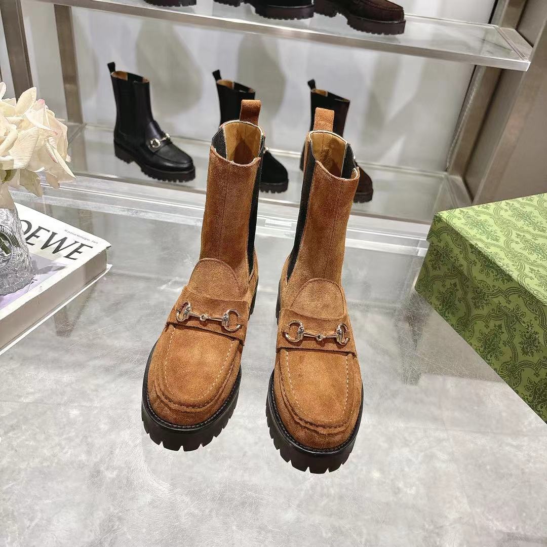NO:489128,Long-term stock 7-inch women's boots GUCCI Fashion hits, cleverly use round toe boots and other designs, fashion style imported fabrics, calf suede leather, inner footbed, imported sheepskin, Italian leather soles, one-to-one production, Size: 35-42 sizes Note: 40 41 42 Custom made Factory direct purchase, boots, gucci, boots, sheepskin, Leather soles19860909长期有货 7寸女靴 GUCCI 古奇 时尚大爆款 巧妙运用圆形鞋头等设计时尚风范 面料进口小牛牛绒面皮 内里垫脚 进口羊皮  意大利真皮大底一比一生产 码数:35—42码 备注: 40 41 42 定做 工厂直批,靴子,gucci,boots,sheepskin,Leather soles,Women's Shoes