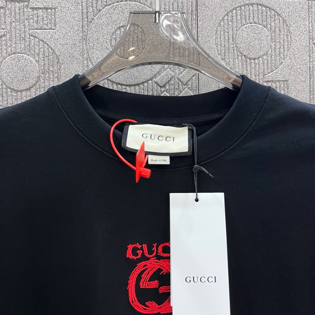 GUCCI Gucchi Logo Short Sleeve T-shirt: 1980s Inspired Fashion for Men and Women - 图片 5