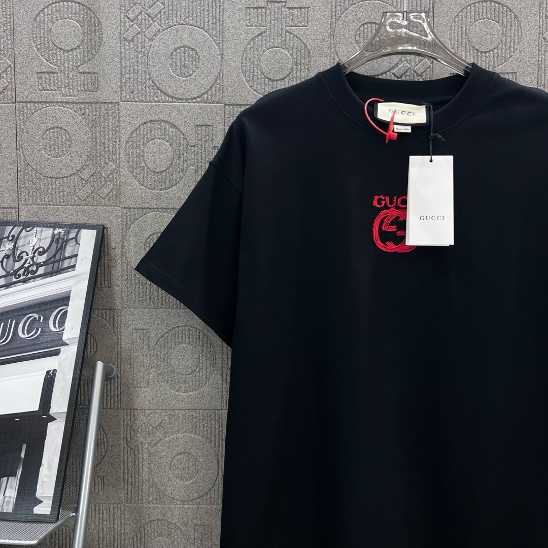 GUCCI Gucchi Logo Short Sleeve T-shirt: 1980s Inspired Fashion for Men and Women - 图片 4