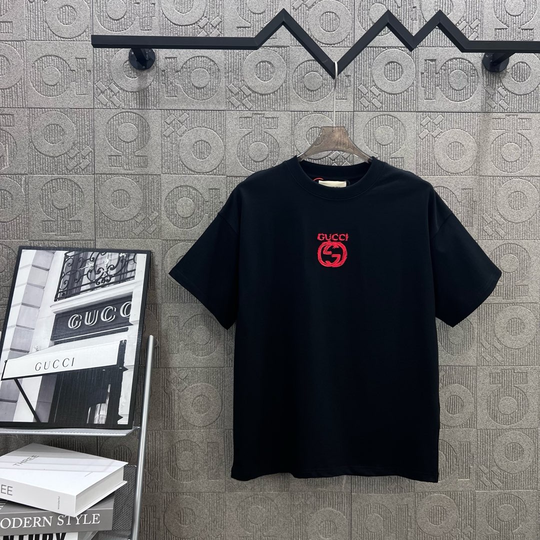 GUCCI Gucchi Logo Short Sleeve T-shirt: 1980s Inspired Fashion for Men and Women - 图片 1