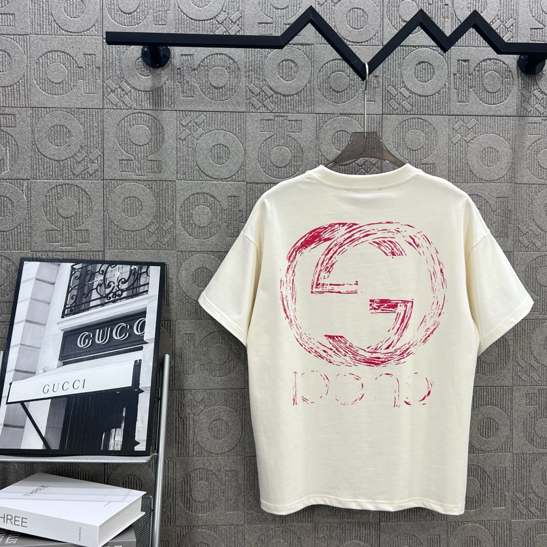 GUCCI Gucchi Logo T-shirt: 1980s Inspired Design, Chromosome Dye, Almond Color, XS-L Sizes - 图片 2