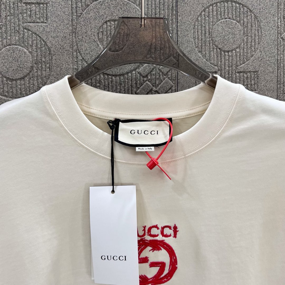 GUCCI Gucchi Logo T-shirt: 1980s Inspired Design, Chromosome Dye, Almond Color, XS-L Sizes - 图片 5