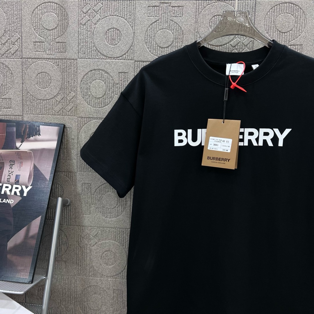 Burberry Pablo Logo TB-Marked Stamp T-Shirt: 1980s Inspired Fashion Statement - 图片 4