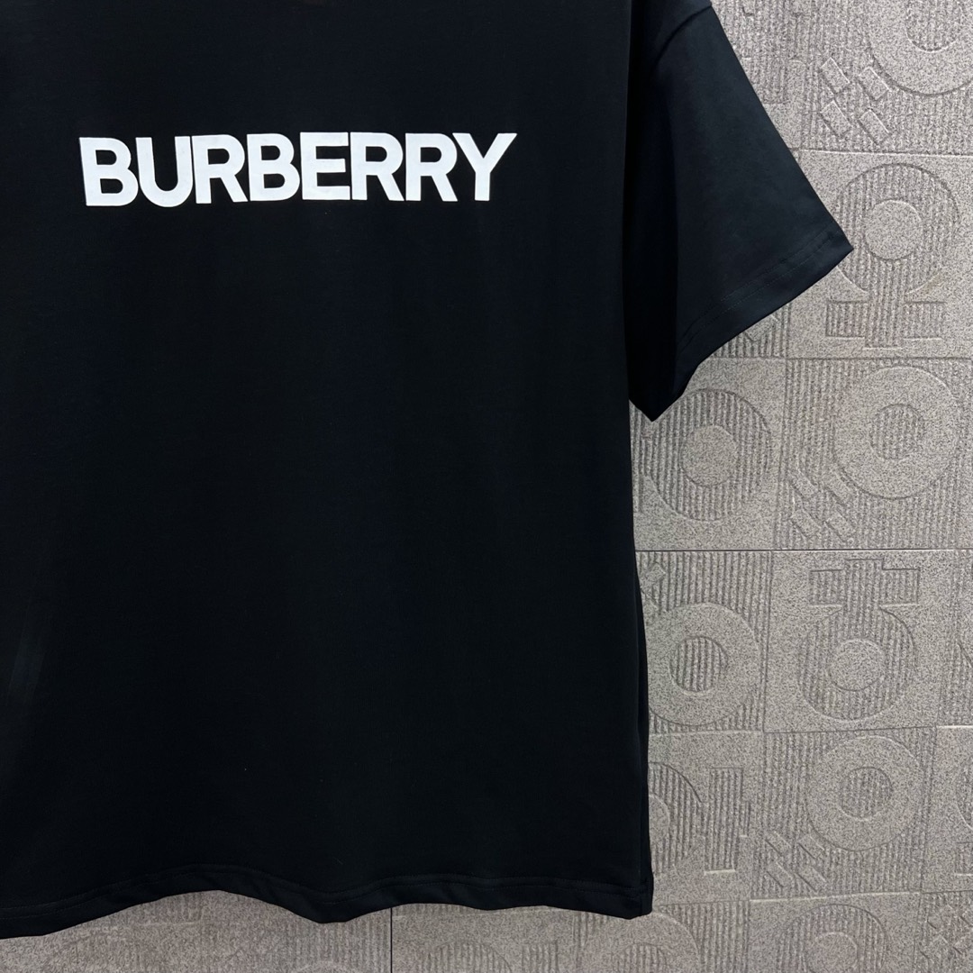 Burberry Pablo Logo TB-Marked Stamp T-Shirt: 1980s Inspired Fashion Statement - 图片 7