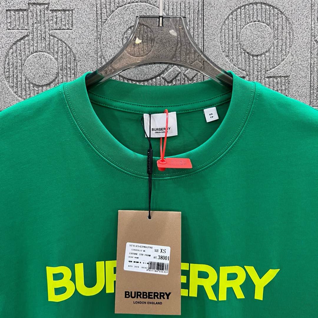 Burberry Pablo Logo TB-Marked Green Jacket: 1980s-Inspired Fashion for Men and Women - 图片 5