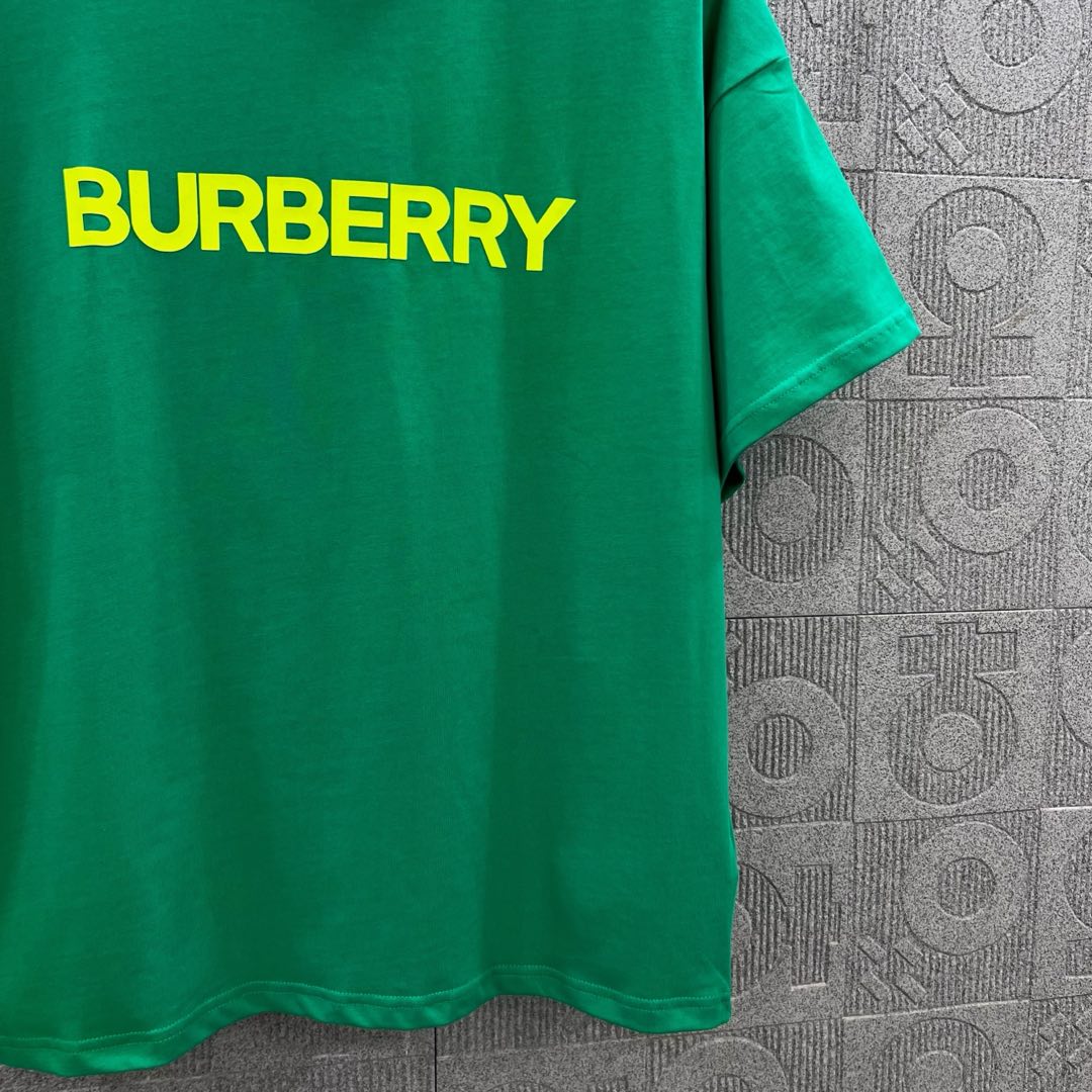 Burberry Pablo Logo TB-Marked Green Jacket: 1980s-Inspired Fashion for Men and Women - 图片 7