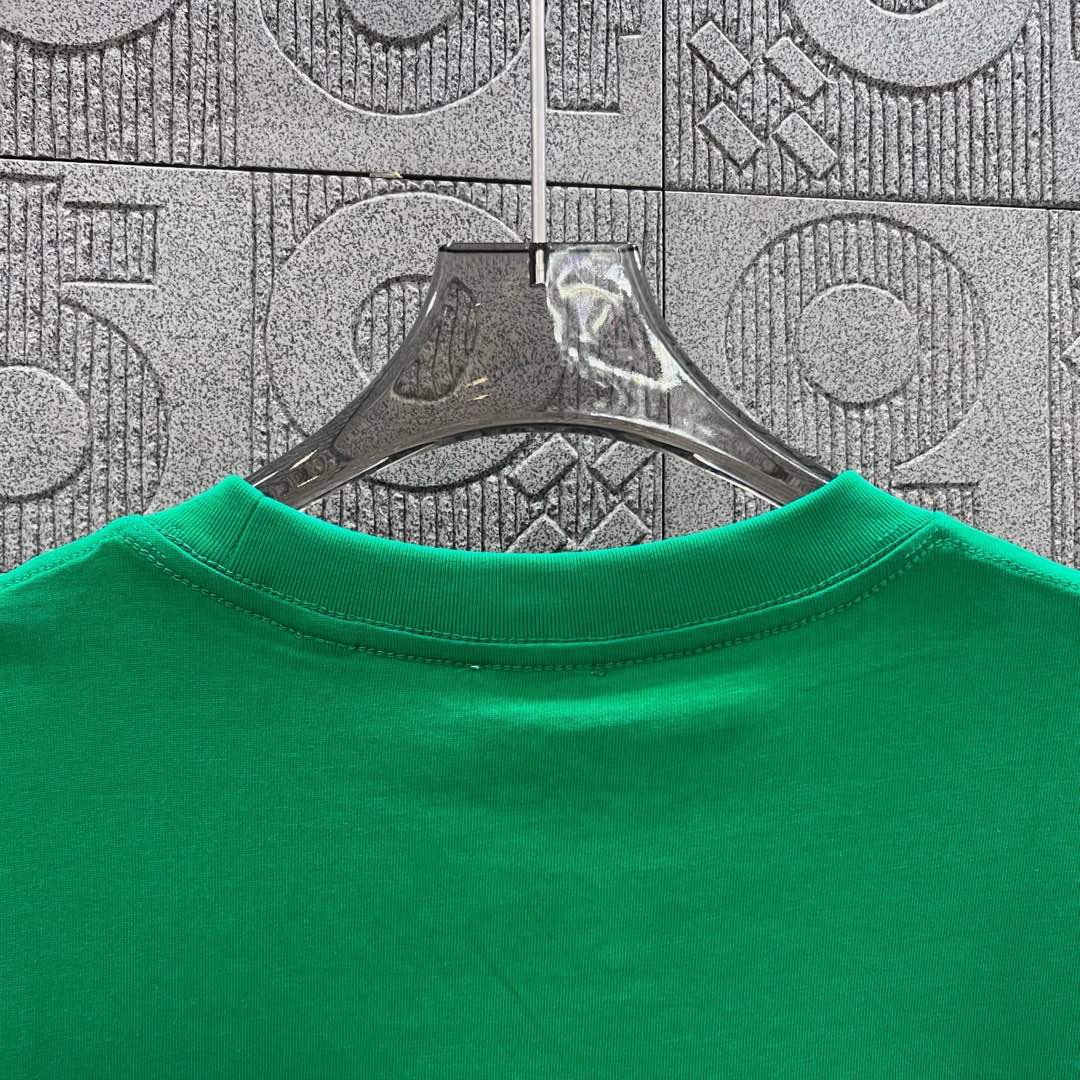 Burberry Pablo Logo TB-Marked Green Jacket: 1980s-Inspired Fashion for Men and Women - 图片 6