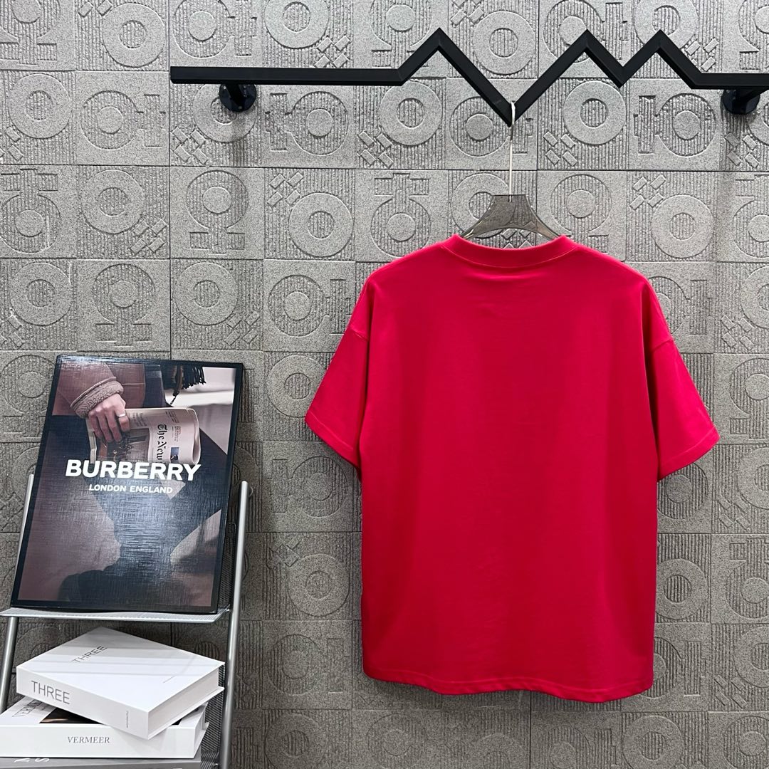 Burberry Pablo Logo TB Marked Red Jacket for Spring/Summer 2022 - 图片 2