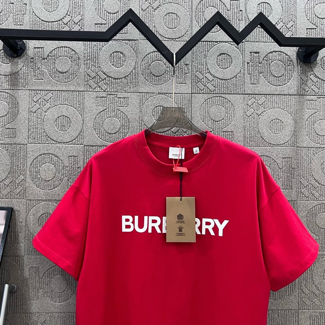 Burberry Pablo Logo TB Marked Red Jacket for Spring/Summer 2022 - 图片 3