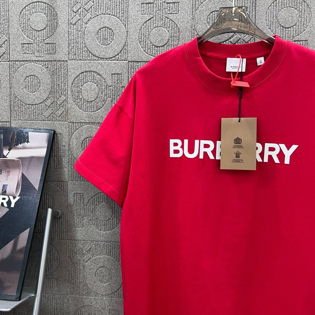 Burberry Pablo Logo TB Marked Red Jacket for Spring/Summer 2022 - 图片 4