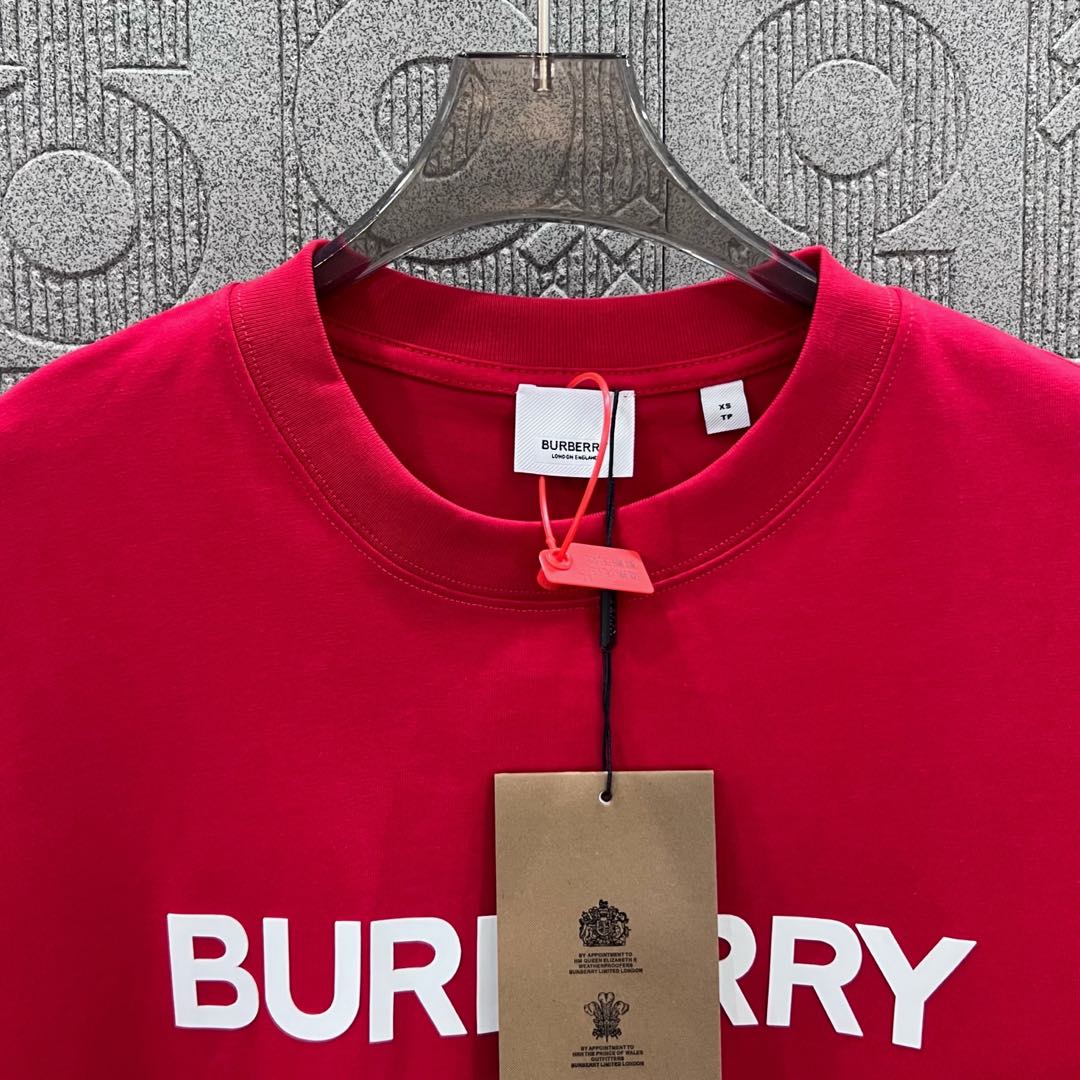 Burberry Pablo Logo TB Marked Red Jacket for Spring/Summer 2022 - 图片 5