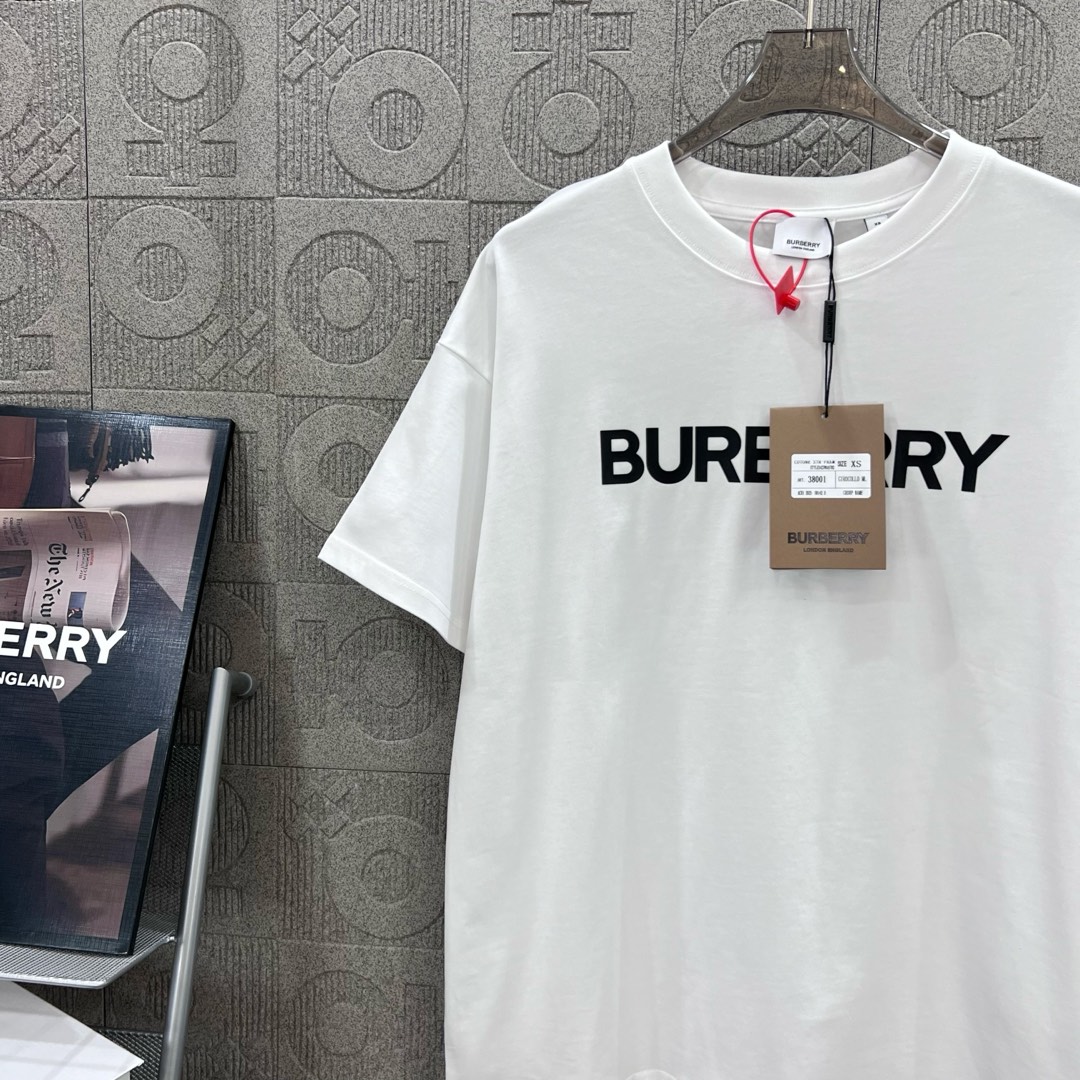 Burberry Pablo Logo TB-Marked Stamp T-Shirt – Fashionable Unisex Apparel - 图片 4