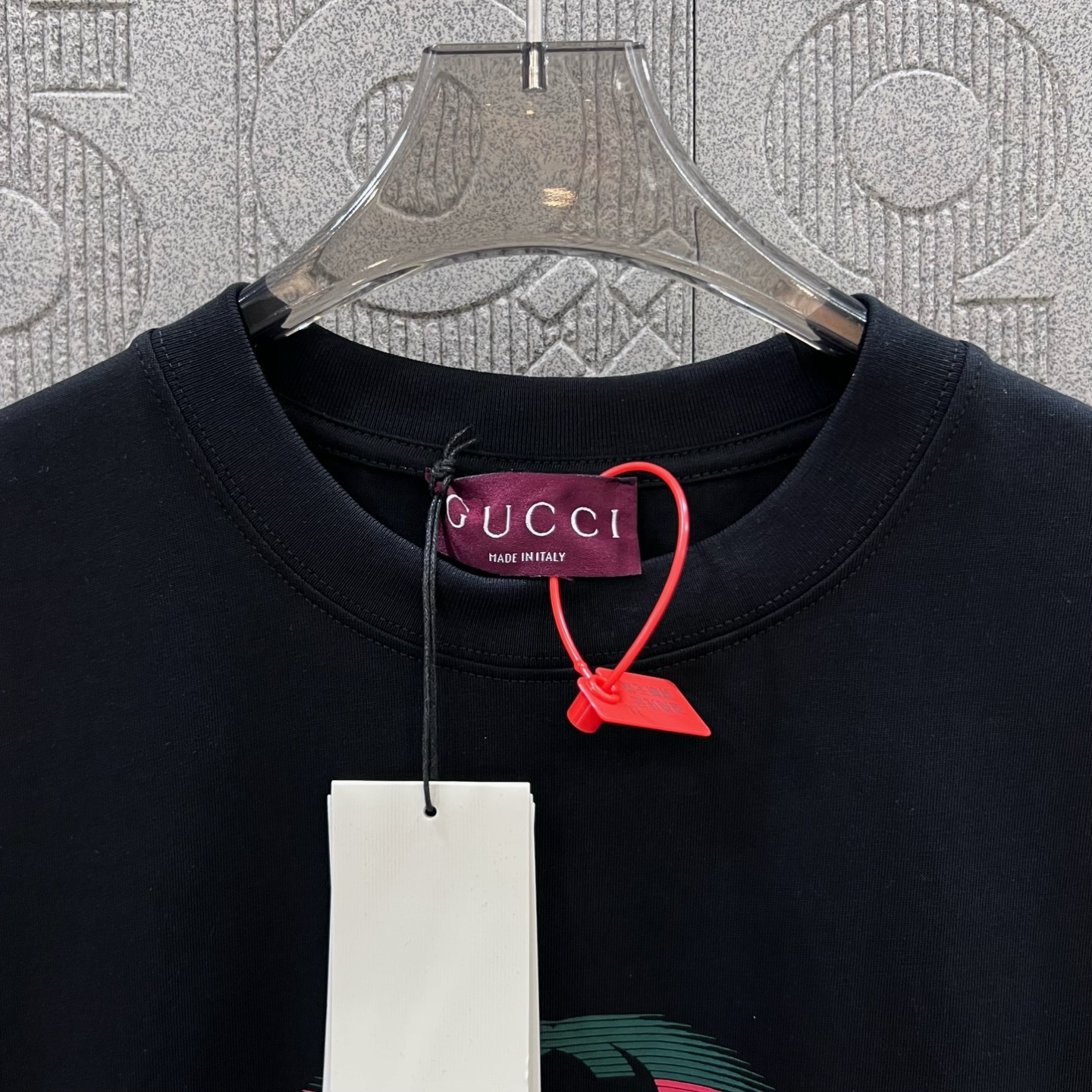  
GUCCI 古驰 红绿配色双G字母印花
Logo标识精致升级，灵感源自八十年代复古
原版面料 官方同
