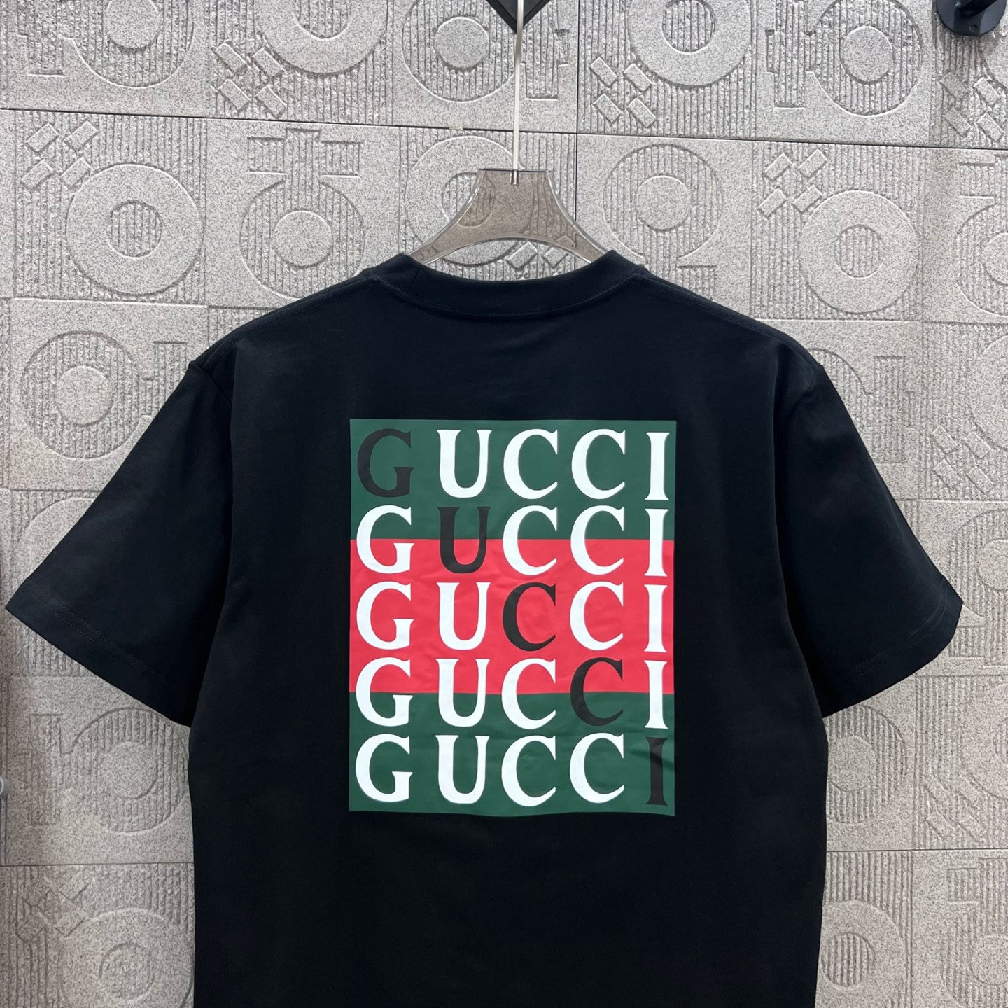  
GUCCI 古驰 红绿配色双G字母印花
Logo标识精致升级，灵感源自八十年代复古
原版面料 官方同