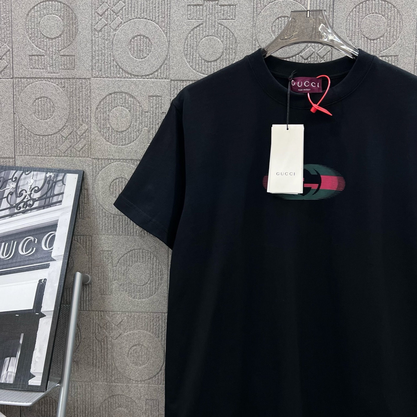  
GUCCI 古驰 红绿配色双G字母印花
Logo标识精致升级，灵感源自八十年代复古
原版面料 官方同