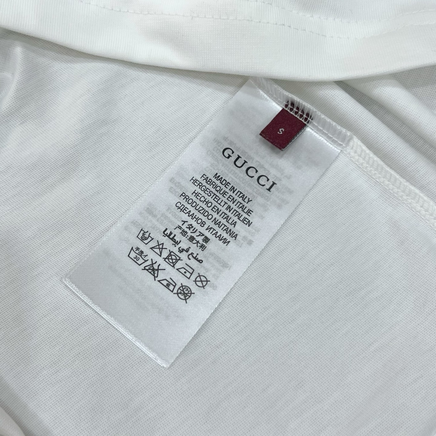  
GUCCI 古驰 音符签名双G字母印花
Logo标识精致升级，灵感源自八十年代复古
原版面料 官方同