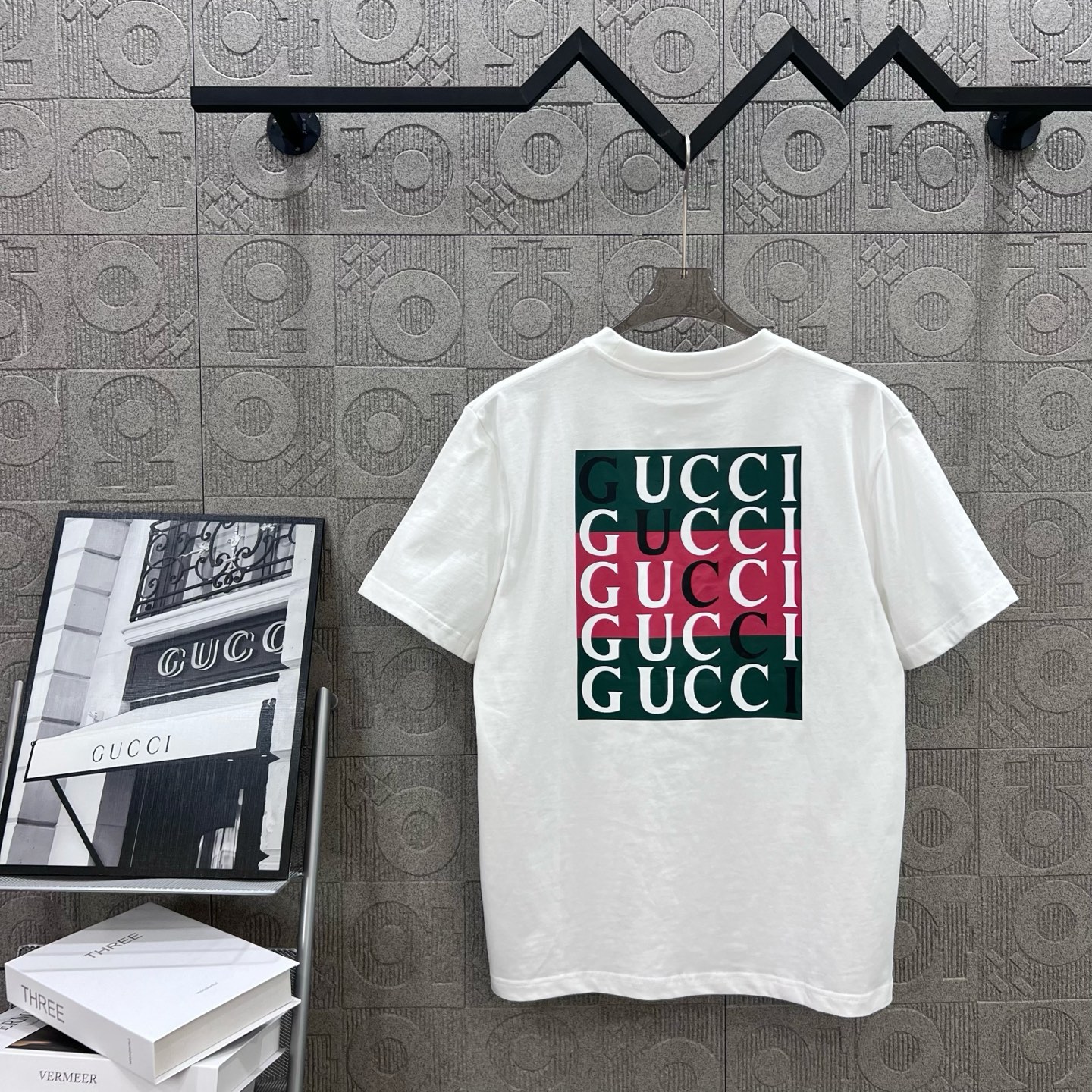  
GUCCI 古驰 红绿配色双G字母印花
Logo标识精致升级，灵感源自八十年代复古
原版面料 官方同