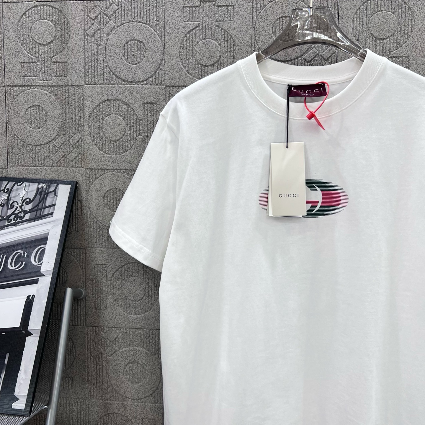  
GUCCI 古驰 红绿配色双G字母印花
Logo标识精致升级，灵感源自八十年代复古
原版面料 官方同