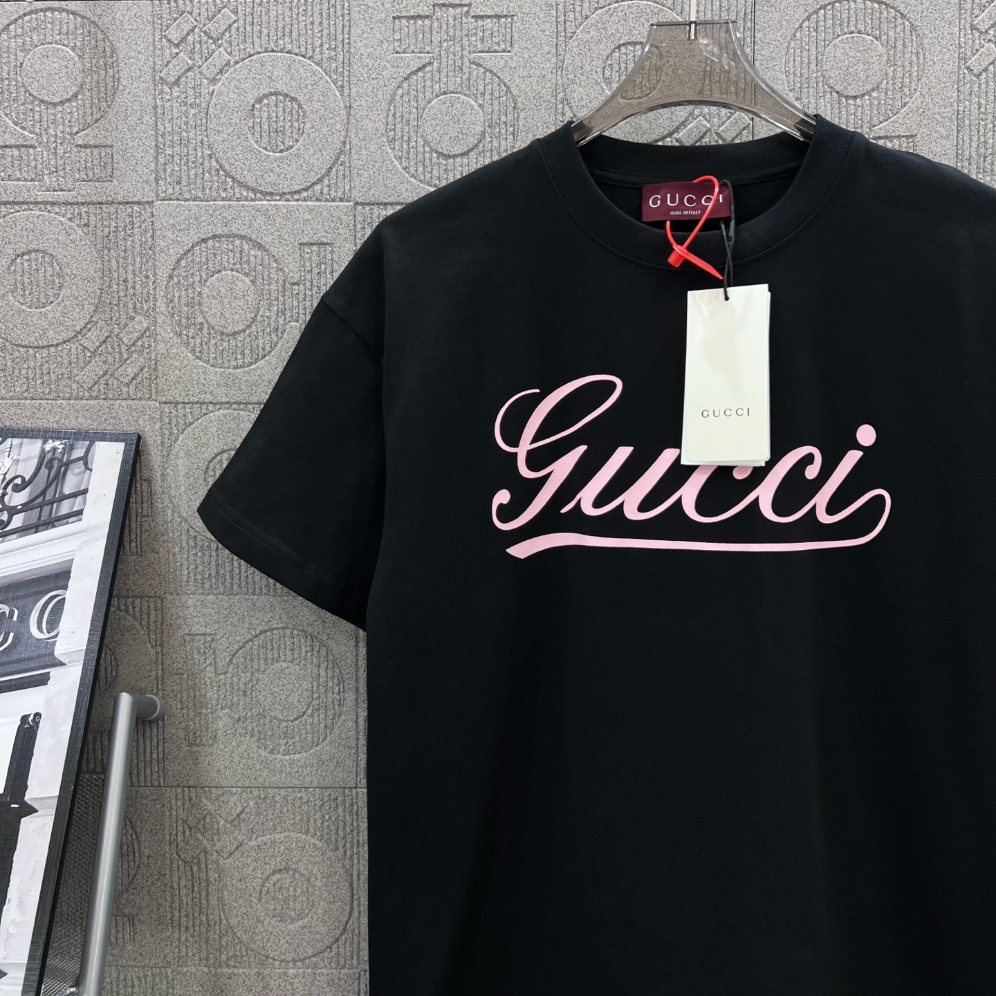  
GUCCI 古驰 音符签名双G字母印花
Logo标识精致升级，灵感源自八十年代复古
原版面料 官方同