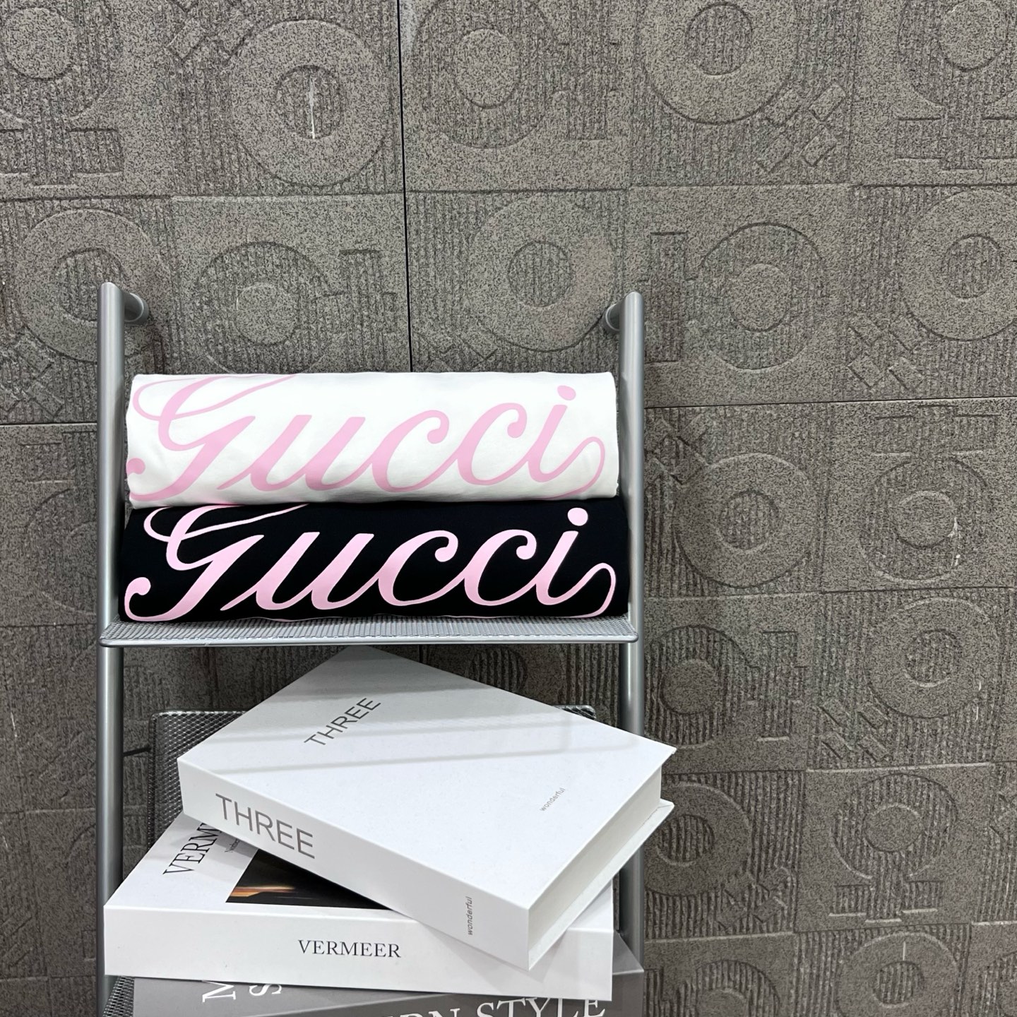  
GUCCI 古驰 音符签名双G字母印花
Logo标识精致升级，灵感源自八十年代复古
原版面料 官方同