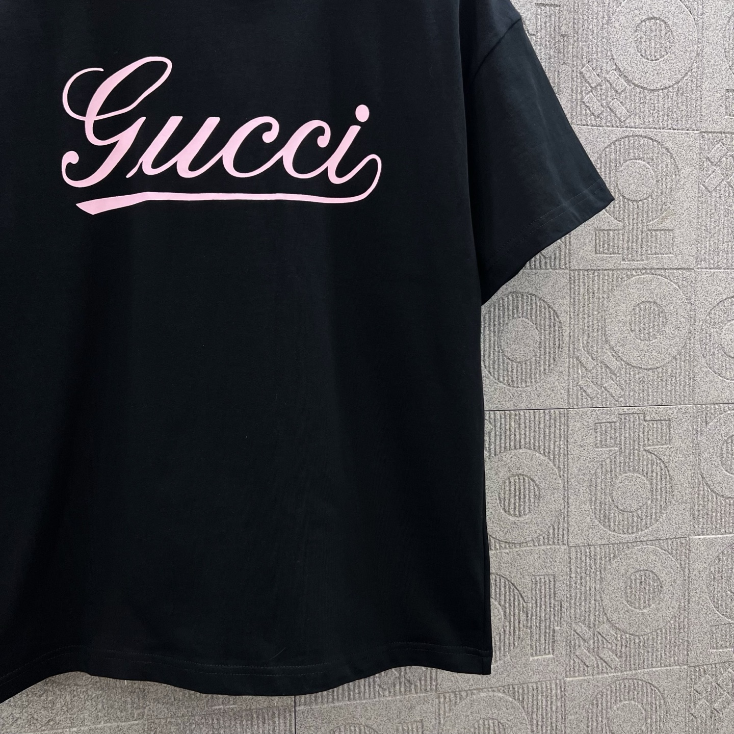  
GUCCI 古驰 音符签名双G字母印花
Logo标识精致升级，灵感源自八十年代复古
原版面料 官方同