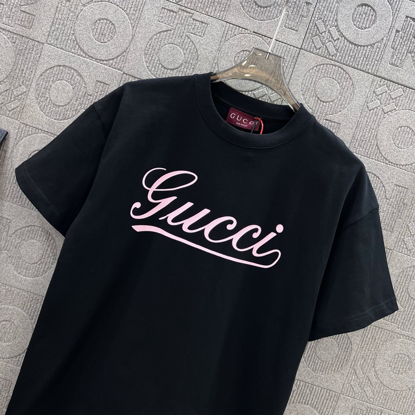  
GUCCI 古驰 音符签名双G字母印花
Logo标识精致升级，灵感源自八十年代复古
原版面料 官方同