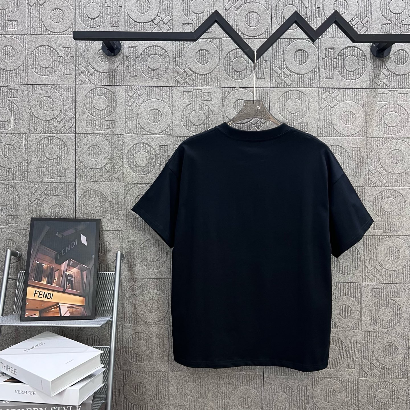    
FENDI 芬迪 老佛爷双FF网状立体印花
Logo标识精致升级，灵感源自八十年代复古
原版面料