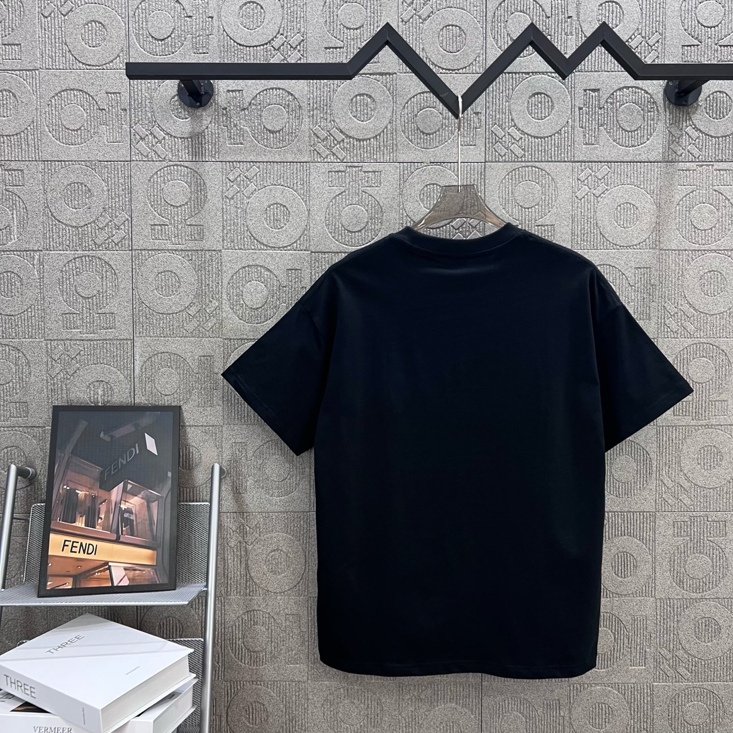    
FENDI 芬迪 双FF蛇纹拼布刺绣🪡
Logo标识精致升级，灵感源自八十年代复古
原版面料 官