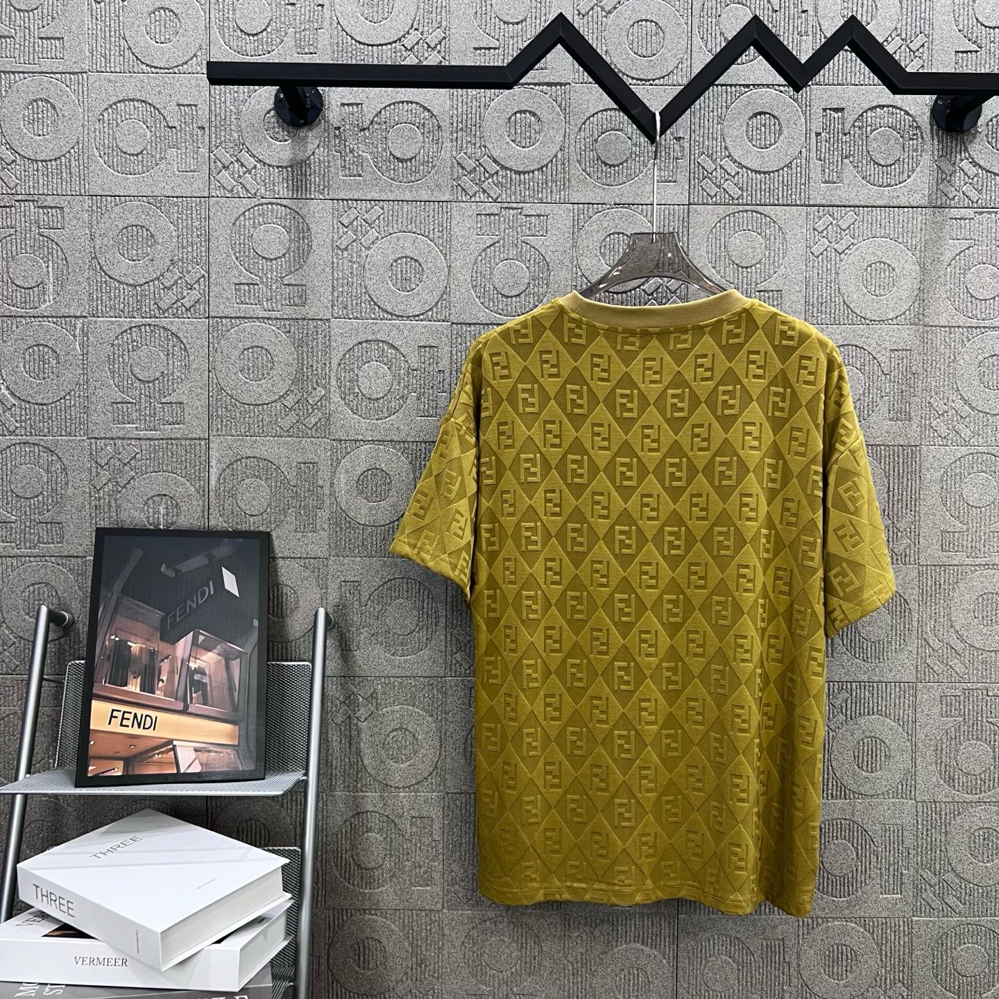 FENDI 187 Collection: 1980s Inspired, Chromosome Dye, Unisex Fashion in Yellow - 图片 2