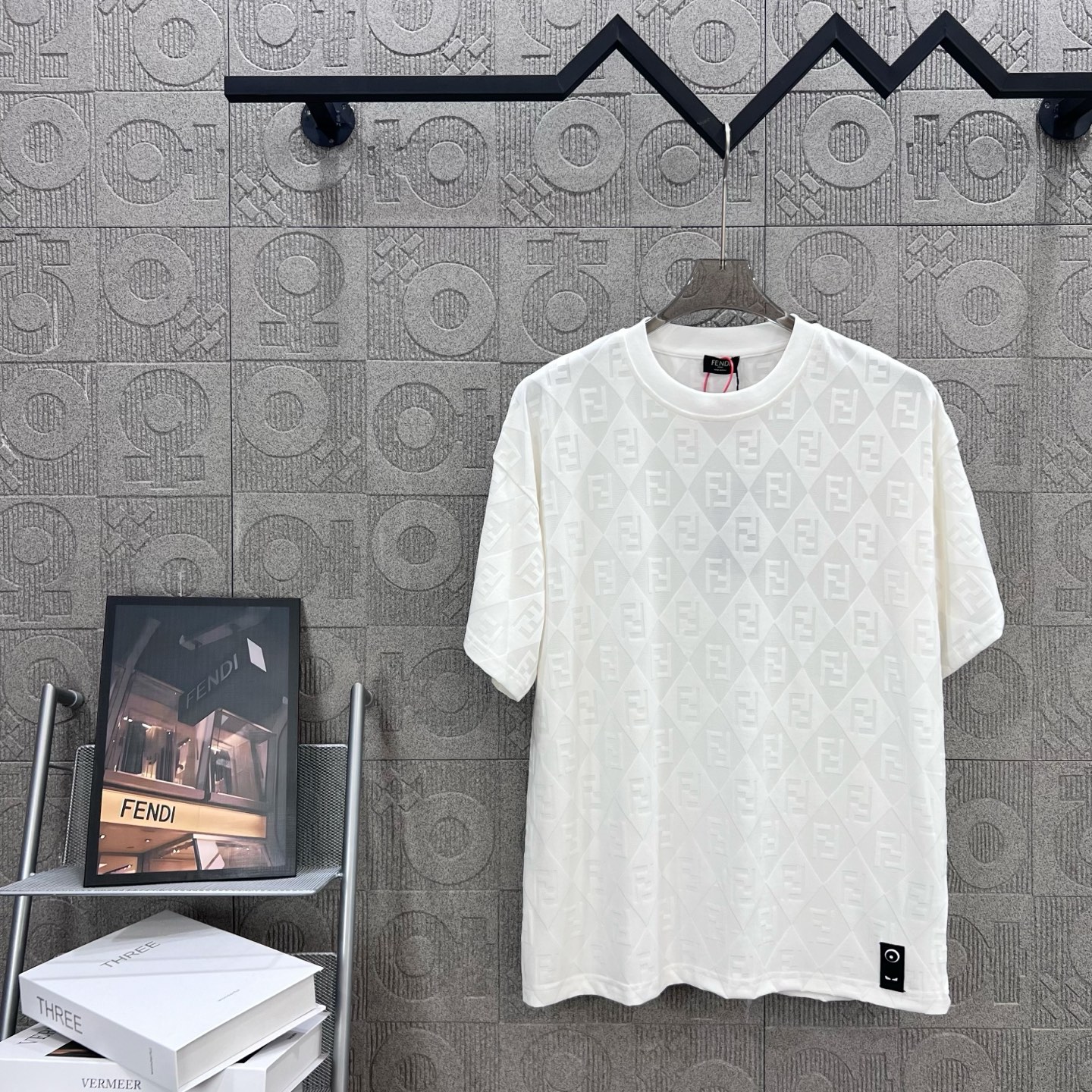 FENDI 187 Collection: Retro 1980s Style, White Logo Twill Fabric, Unisex XS-L Sizes - 图片 1