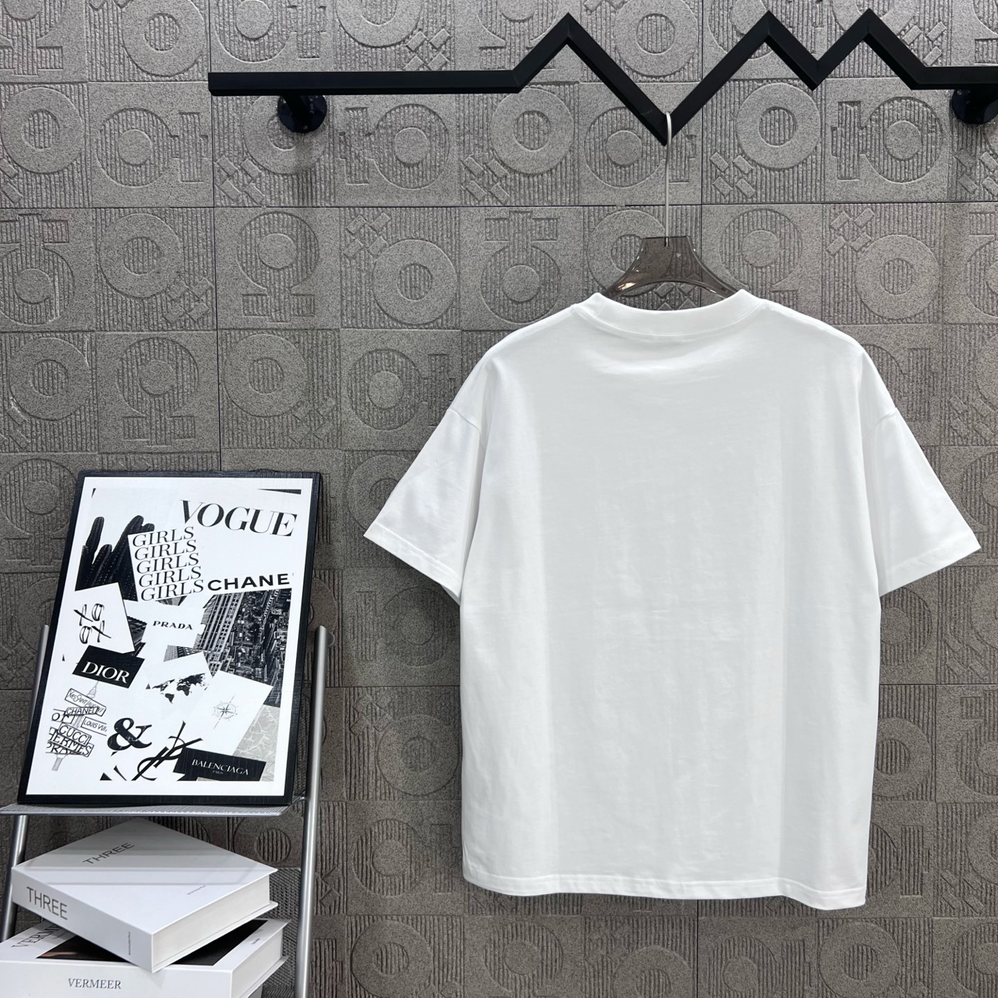 Valentino 1980s-Inspired Embroidered Logo T-shirt in White, Unisex XS-L: 260g Chromosome Dye - 图片 2