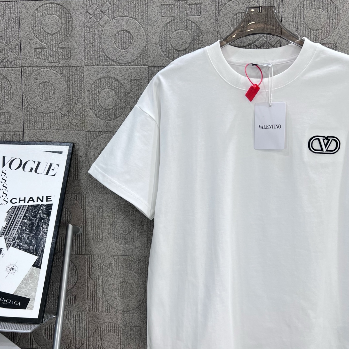 Valentino 1980s-Inspired Embroidered Logo T-shirt in White, Unisex XS-L: 260g Chromosome Dye - 图片 4