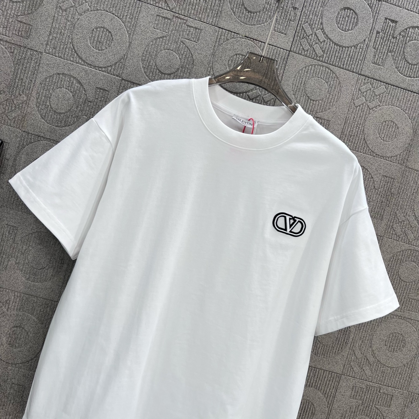 Valentino 1980s-Inspired Embroidered Logo T-shirt in White, Unisex XS-L: 260g Chromosome Dye - 图片 6