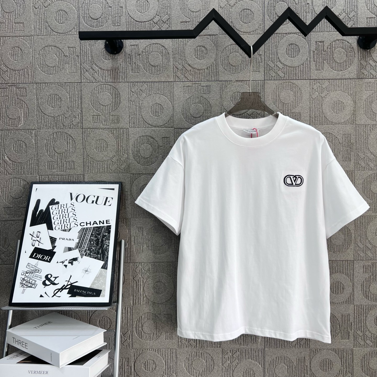 Valentino 1980s-Inspired Embroidered Logo T-shirt in White, Unisex XS-L: 260g Chromosome Dye - 图片 1