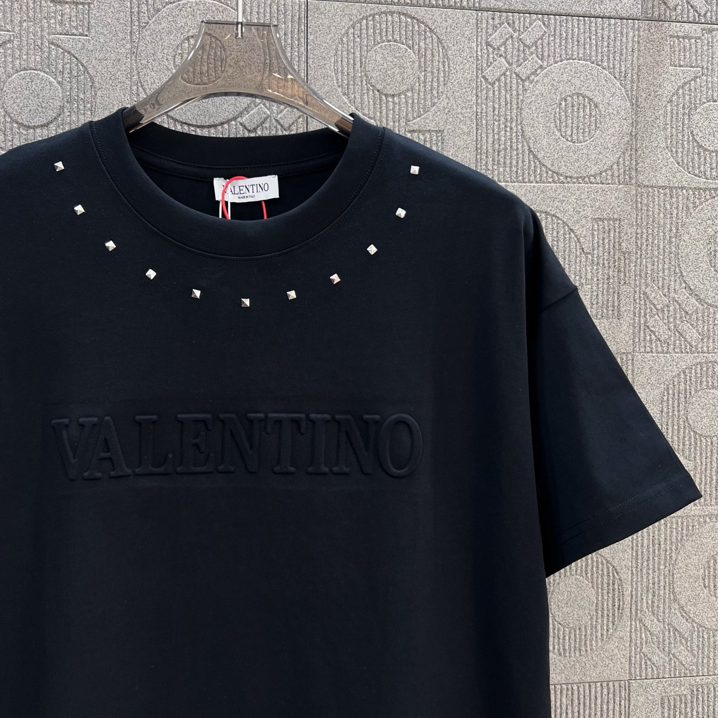 Fashion Highlights: Valentino Logo Calculator T-shirt in Chromosome Dye, Unisex Black XS-L. - 图片 7