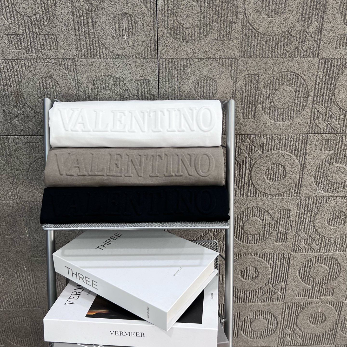 Fashion Highlights: Valentino Logo Calculator T-shirt in Chromosome Dye, Unisex Black XS-L. - 图片 9