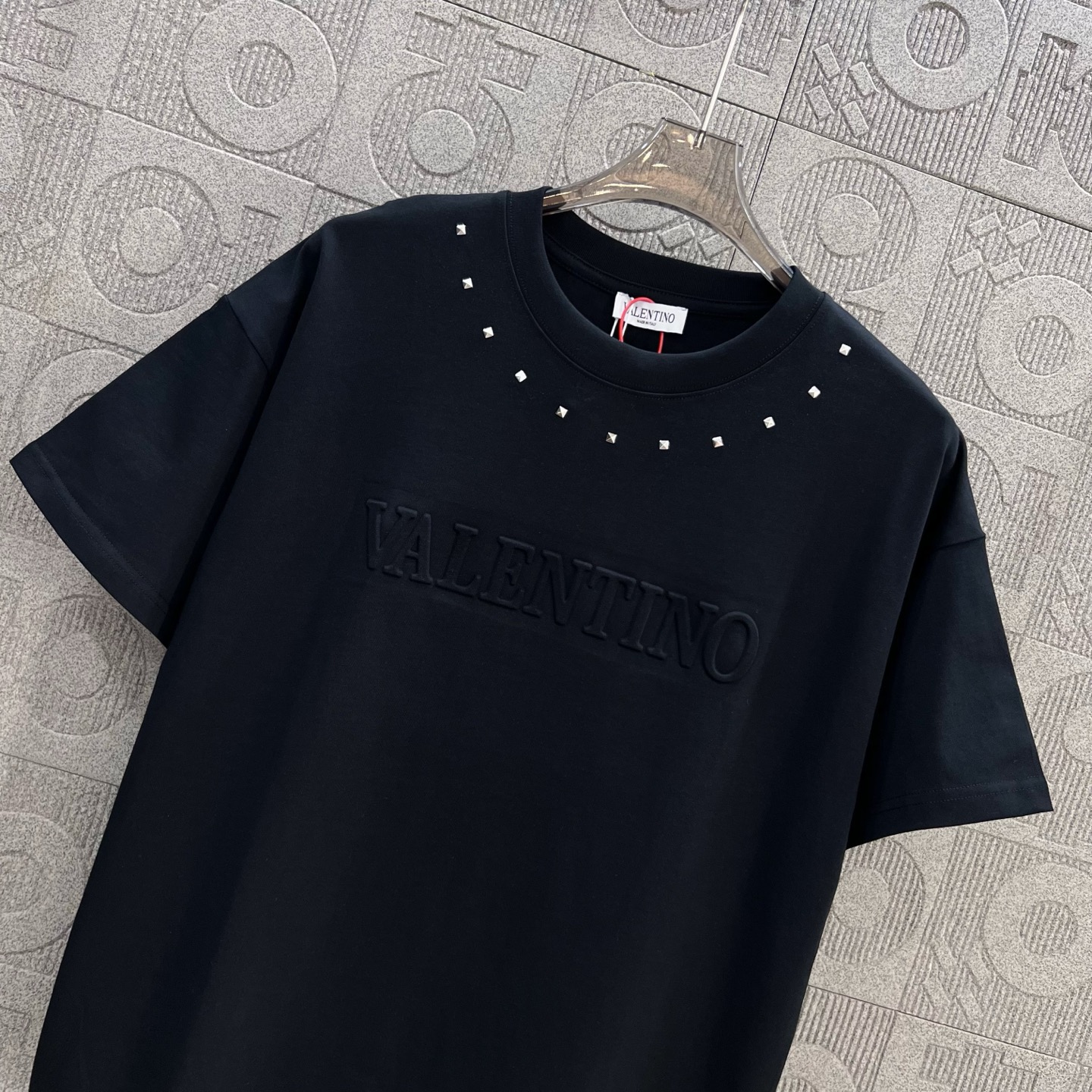 Fashion Highlights: Valentino Logo Calculator T-shirt in Chromosome Dye, Unisex Black XS-L. - 图片 6