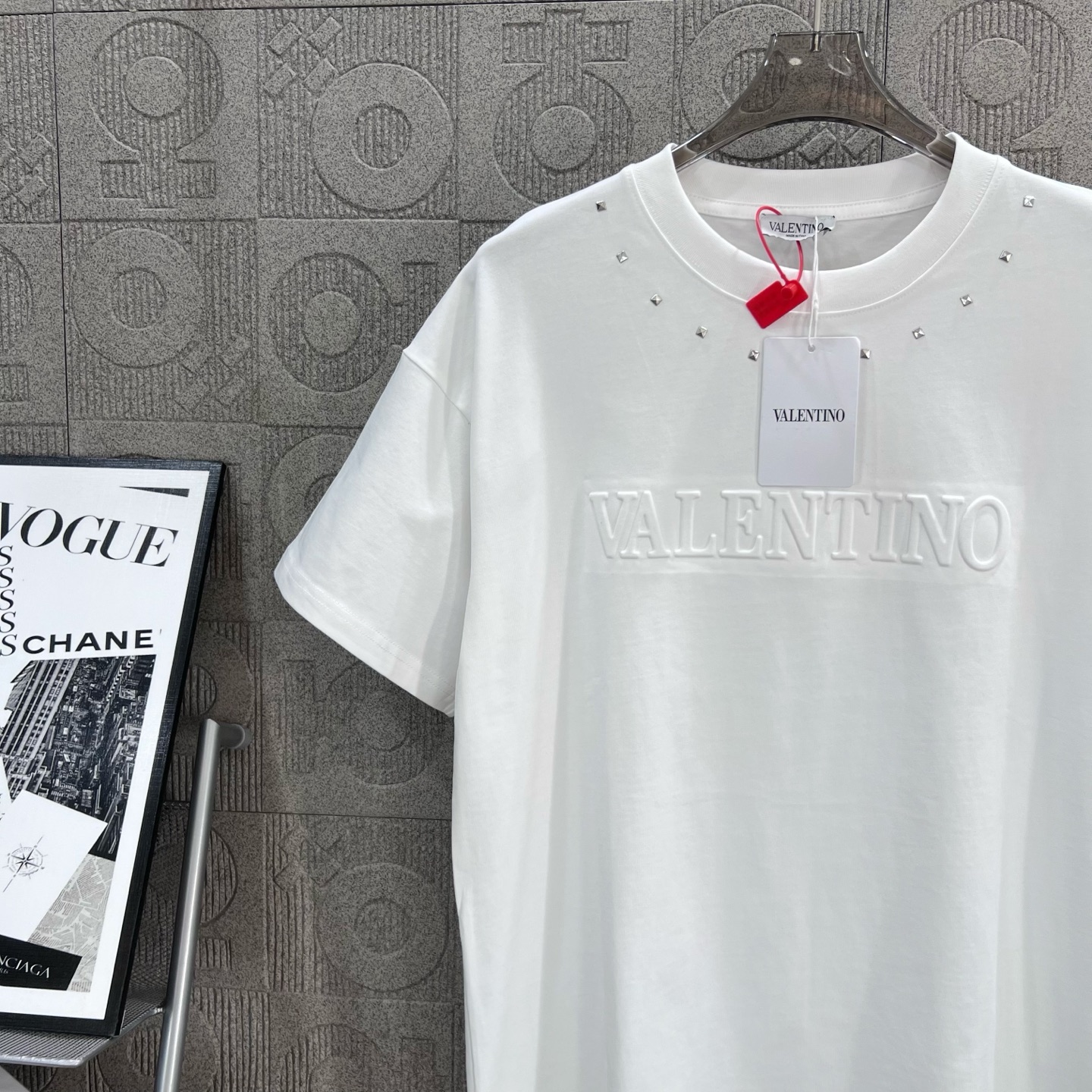 Fashionable Unisex T-shirt by Valentno Valentino with Classic Logo Calculator - 图片 4