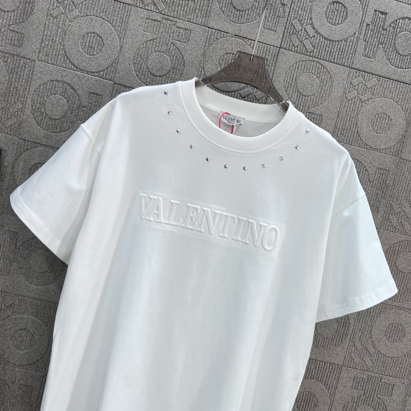 Fashionable Unisex T-shirt by Valentno Valentino with Classic Logo Calculator - 图片 6