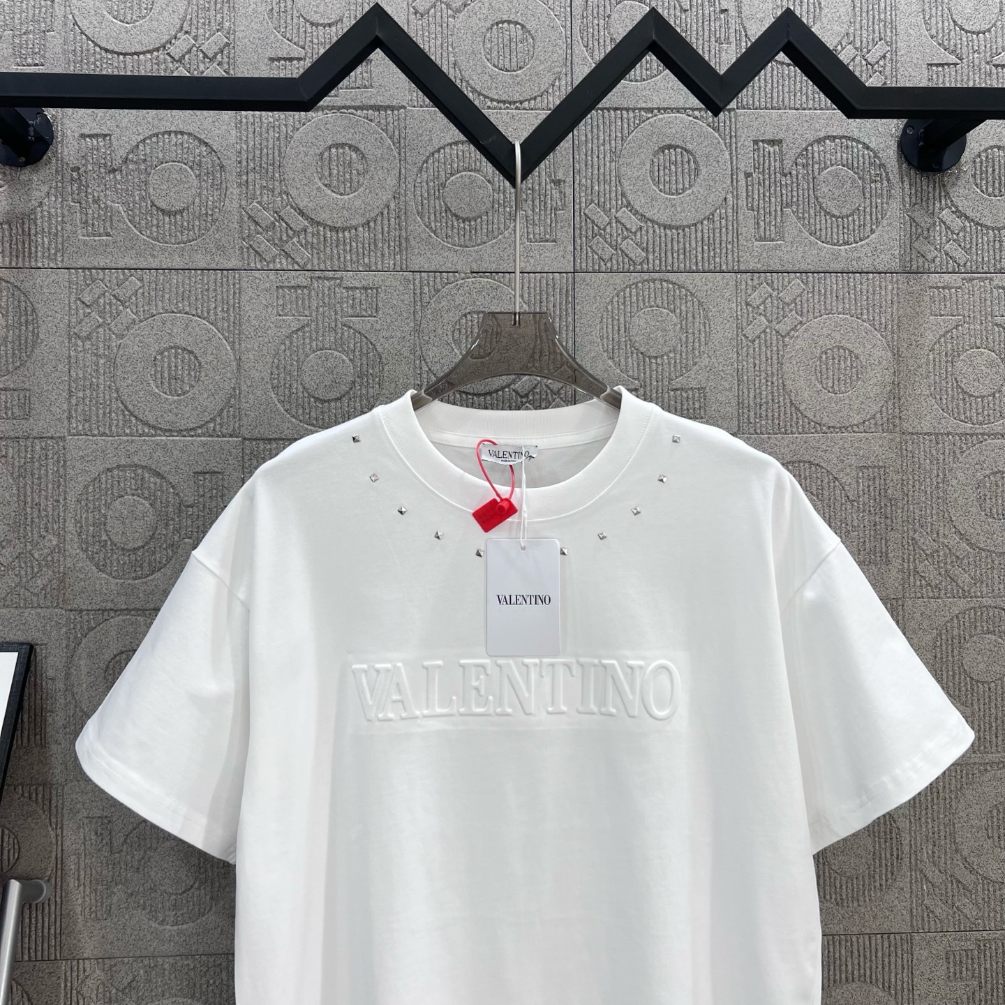 Fashionable Unisex T-shirt by Valentno Valentino with Classic Logo Calculator - 图片 3