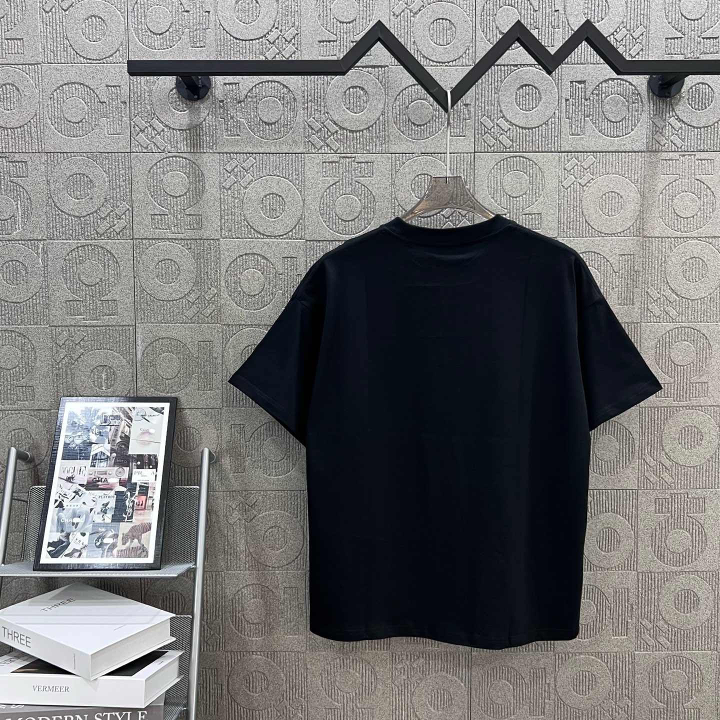 “1980s Inspired Balmain Logo T-shirt, Unisex, Black, XS-L, 260g Chromosome Dye” - 图片 2