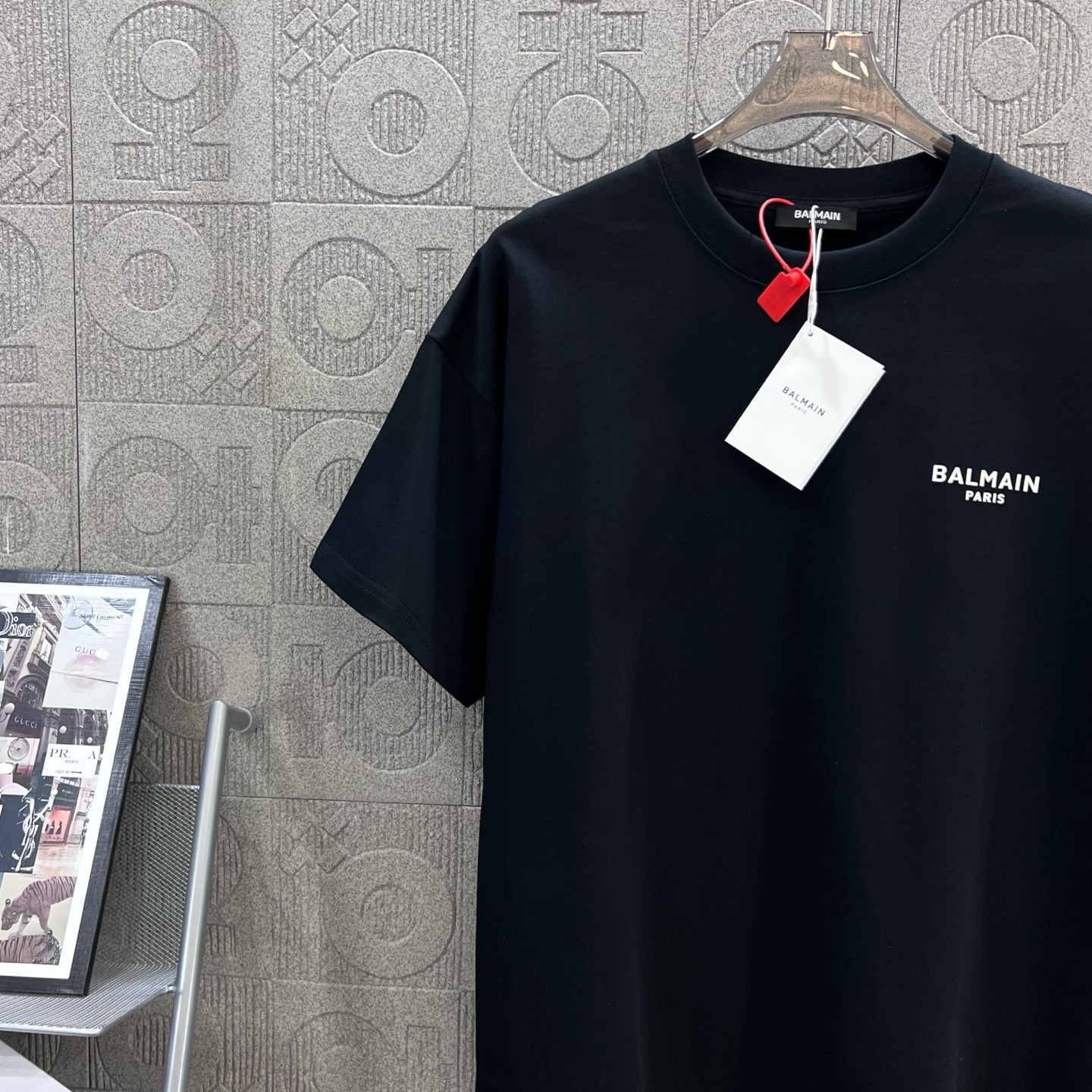 “1980s Inspired Balmain Logo T-shirt, Unisex, Black, XS-L, 260g Chromosome Dye” - 图片 4