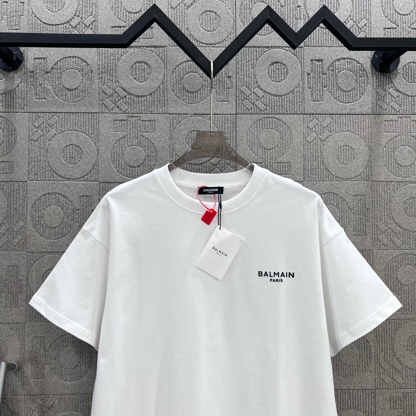 “1980s Inspired Balmain Logo T-shirt: Unisex, Chromosome Dye, XS-L” - 图片 3