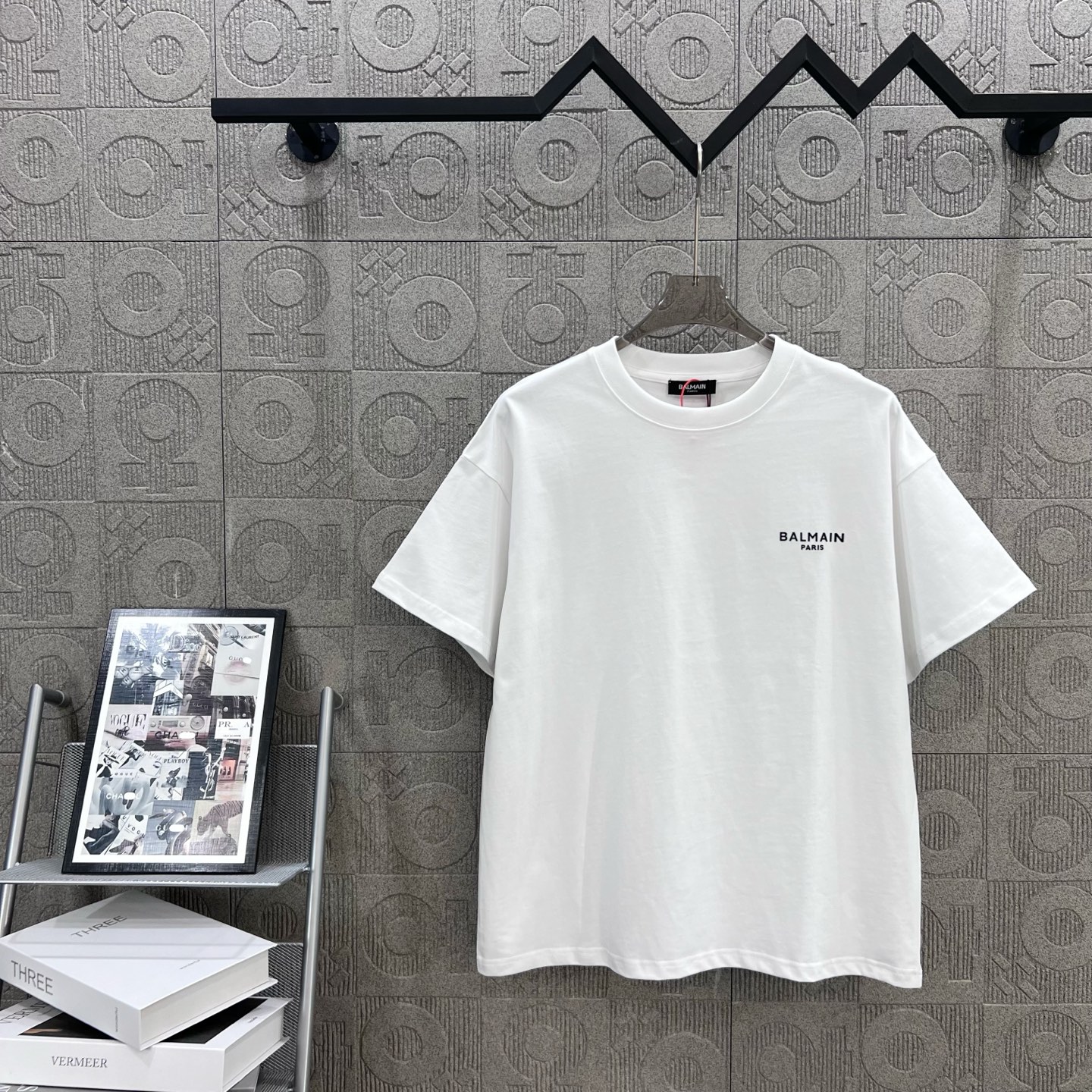 “1980s Inspired Balmain Logo T-shirt: Unisex, Chromosome Dye, XS-L” - 图片 1