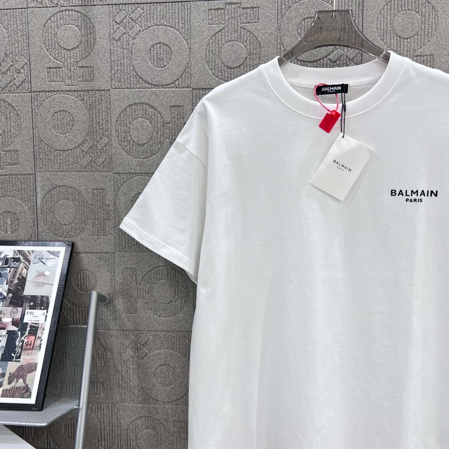 “1980s Inspired Balmain Logo T-shirt: Unisex, Chromosome Dye, XS-L” - 图片 4