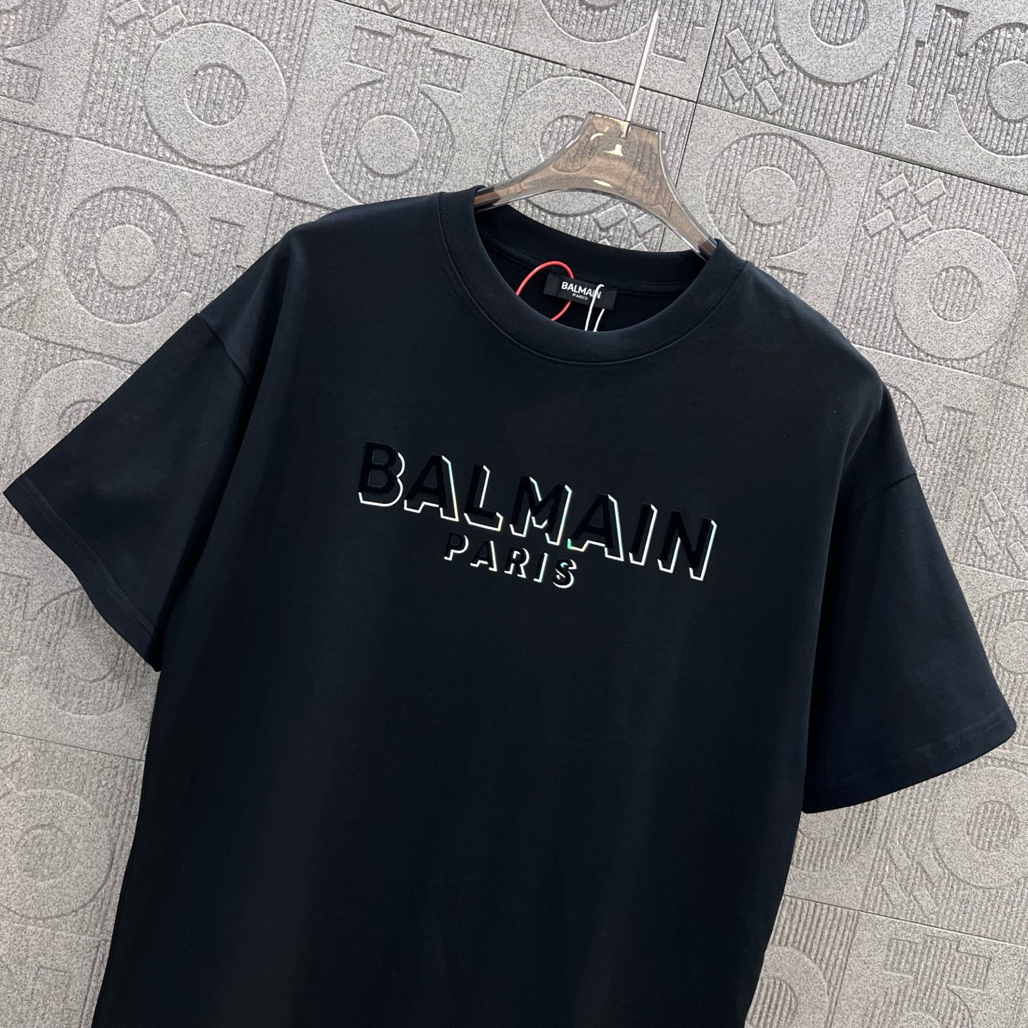 “Balmain 1980s-inspired Logo Upgrade Short Sleeve T-shirt in Black, Sizes XS-L” - 图片 6