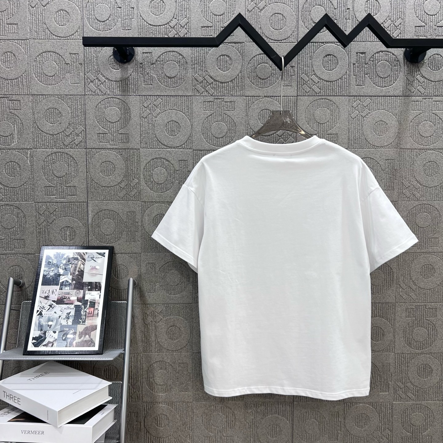 Stylish Balmain Logo T-shirt in White with 1980s Inspiration - 图片 2