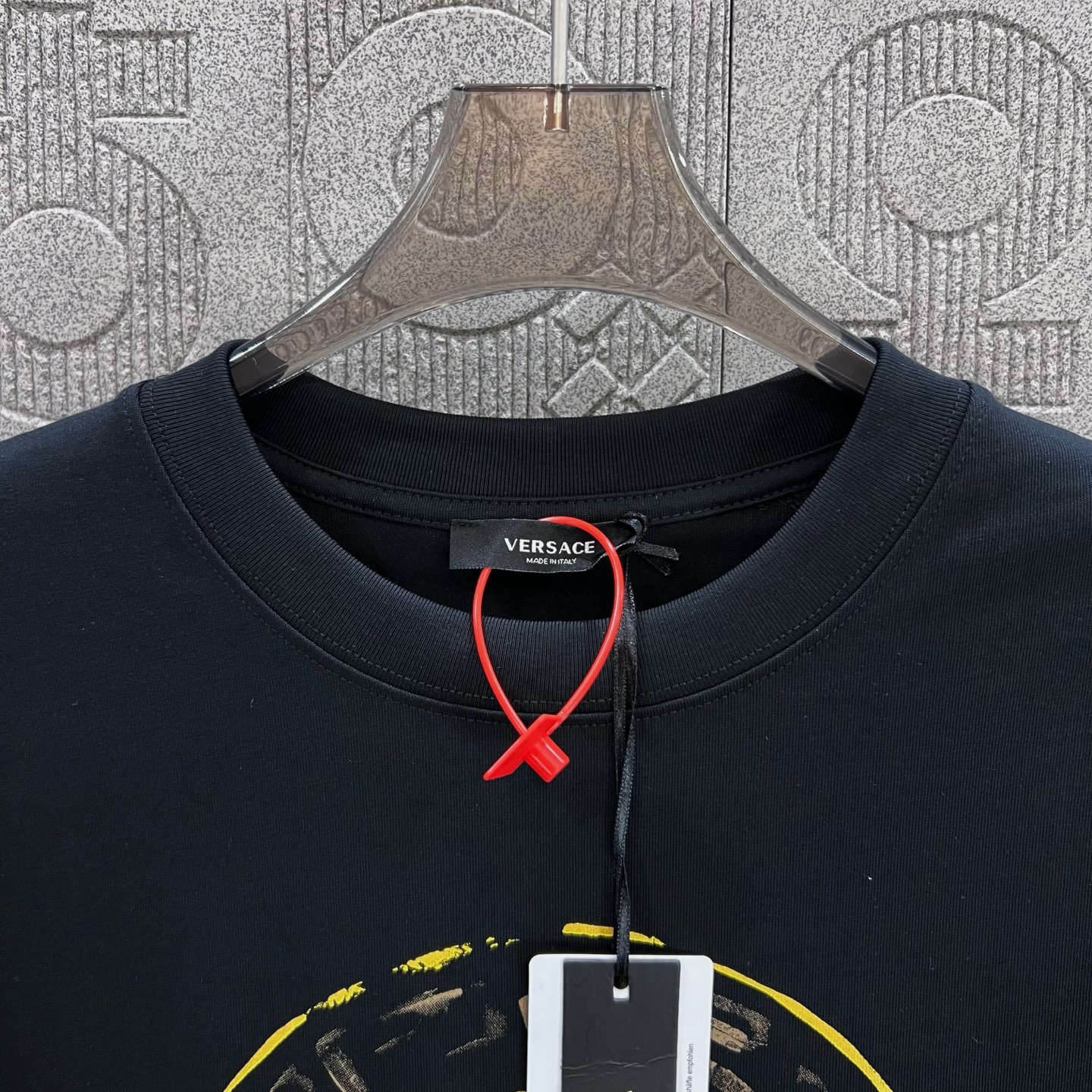 1980s-inspired Versace Medusa Black King Logo Short Sleeve T-shirt – Review - 图片 5