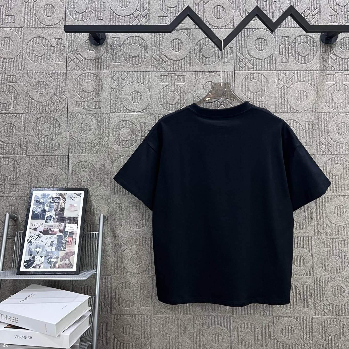 Versace Medusa Logo Short Sleeve T-shirt: 1980s-inspired Fashion for Men and Women - 图片 2