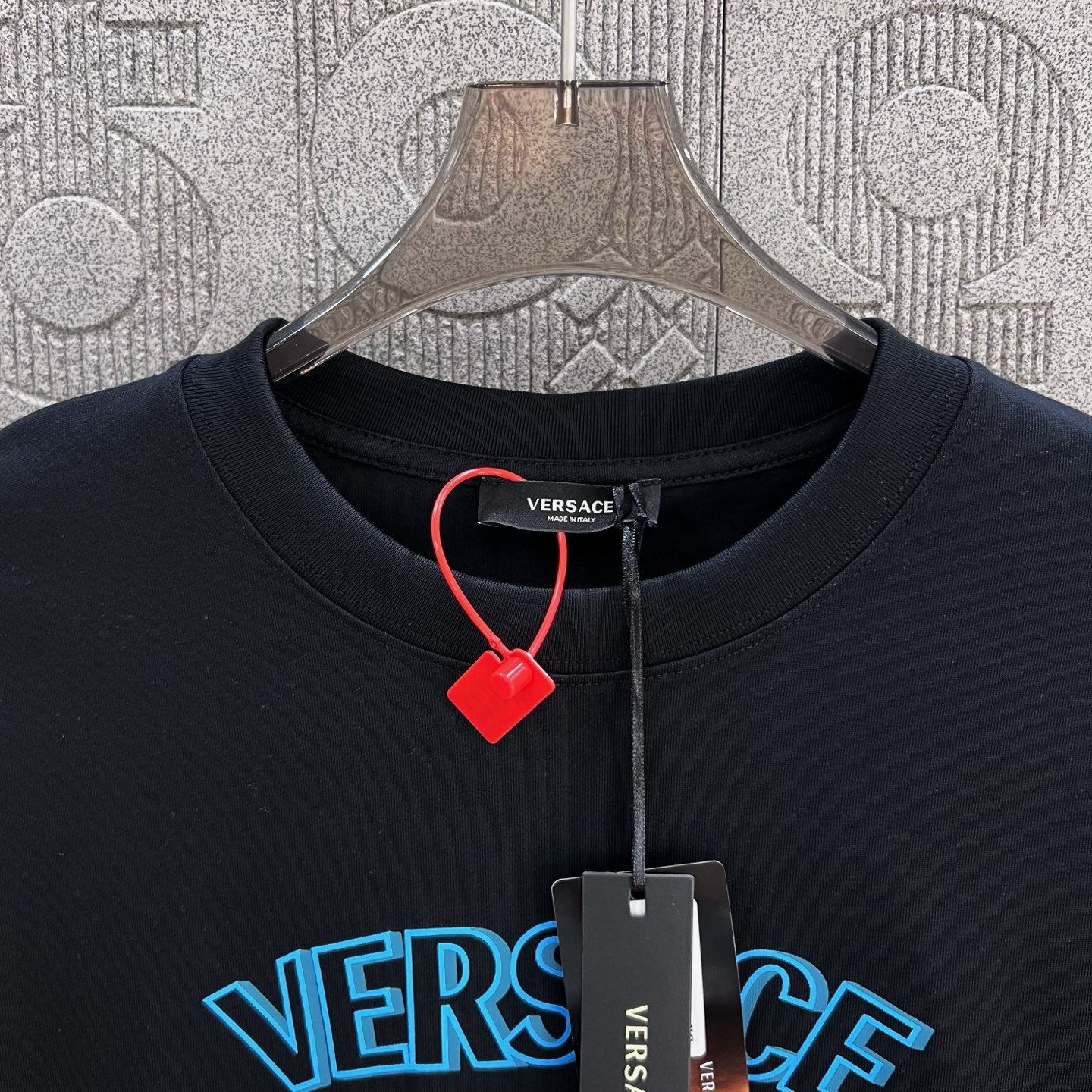 Versace 1980s-inspired Logo T-shirt: Chromosome Dye, Unisex, Black, XS-L. - 图片 5
